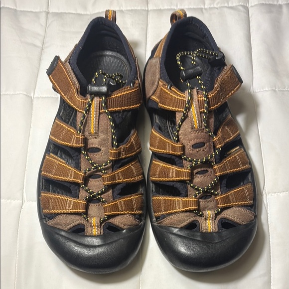 Keen Closed Toe Waterproof Brown Outdoor Adventure Sandals - Picture 1 of 11